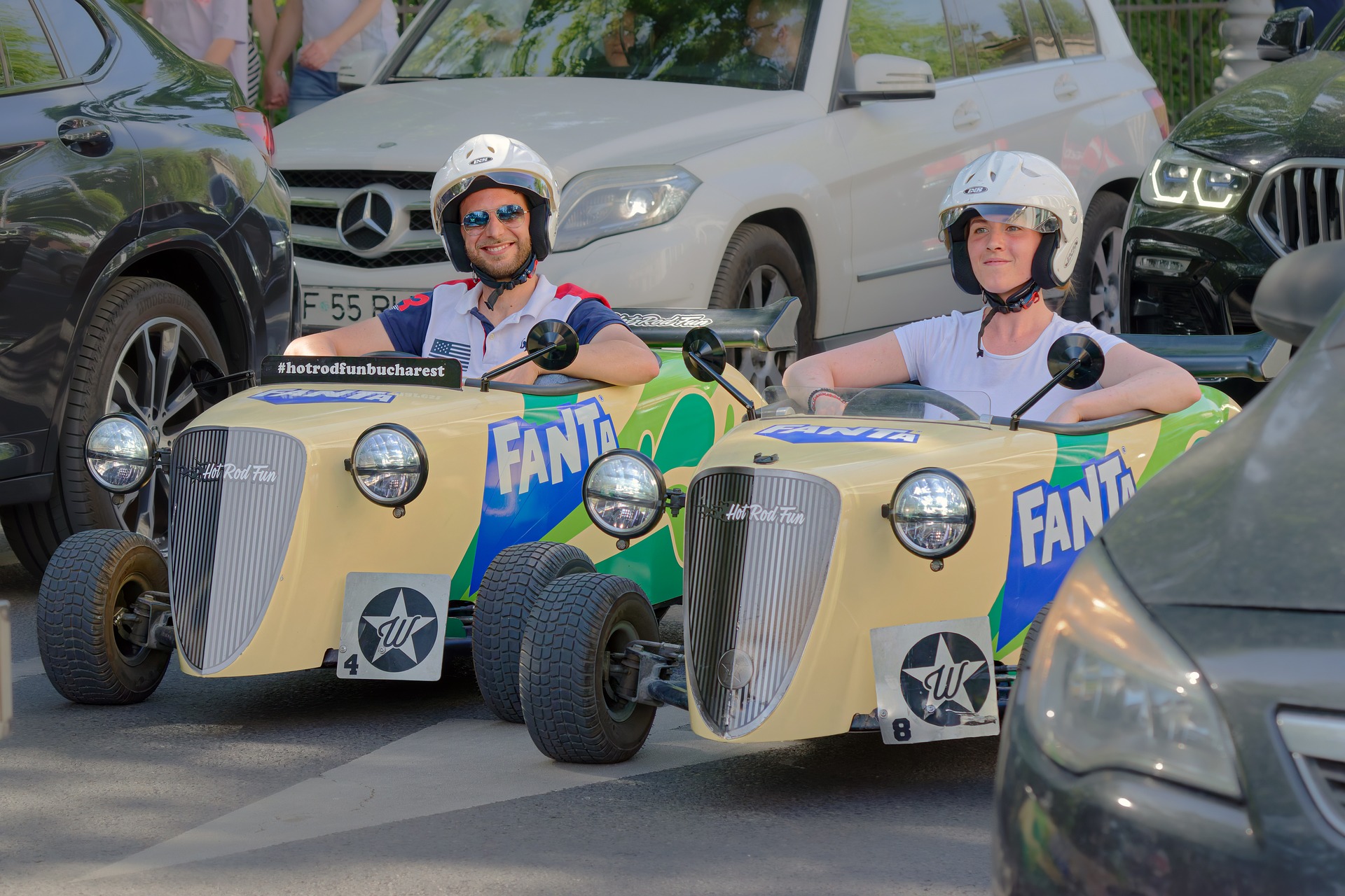 Stereotypy aut na lawetach – zabawne spojrzenie na motoryzacyjne mity